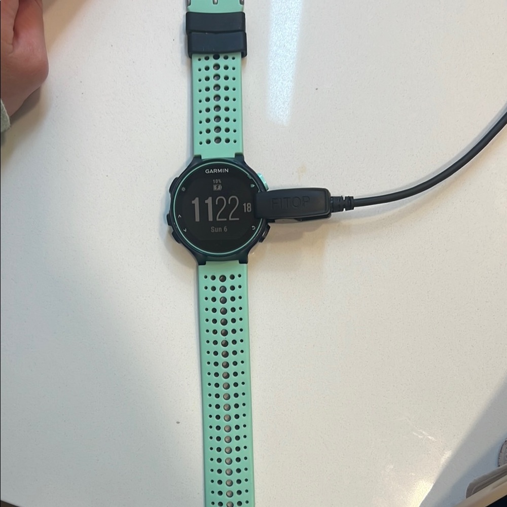 Garmin Forerunner 735XT. Tracks runs, walking, steps, sleeps through garmin app.